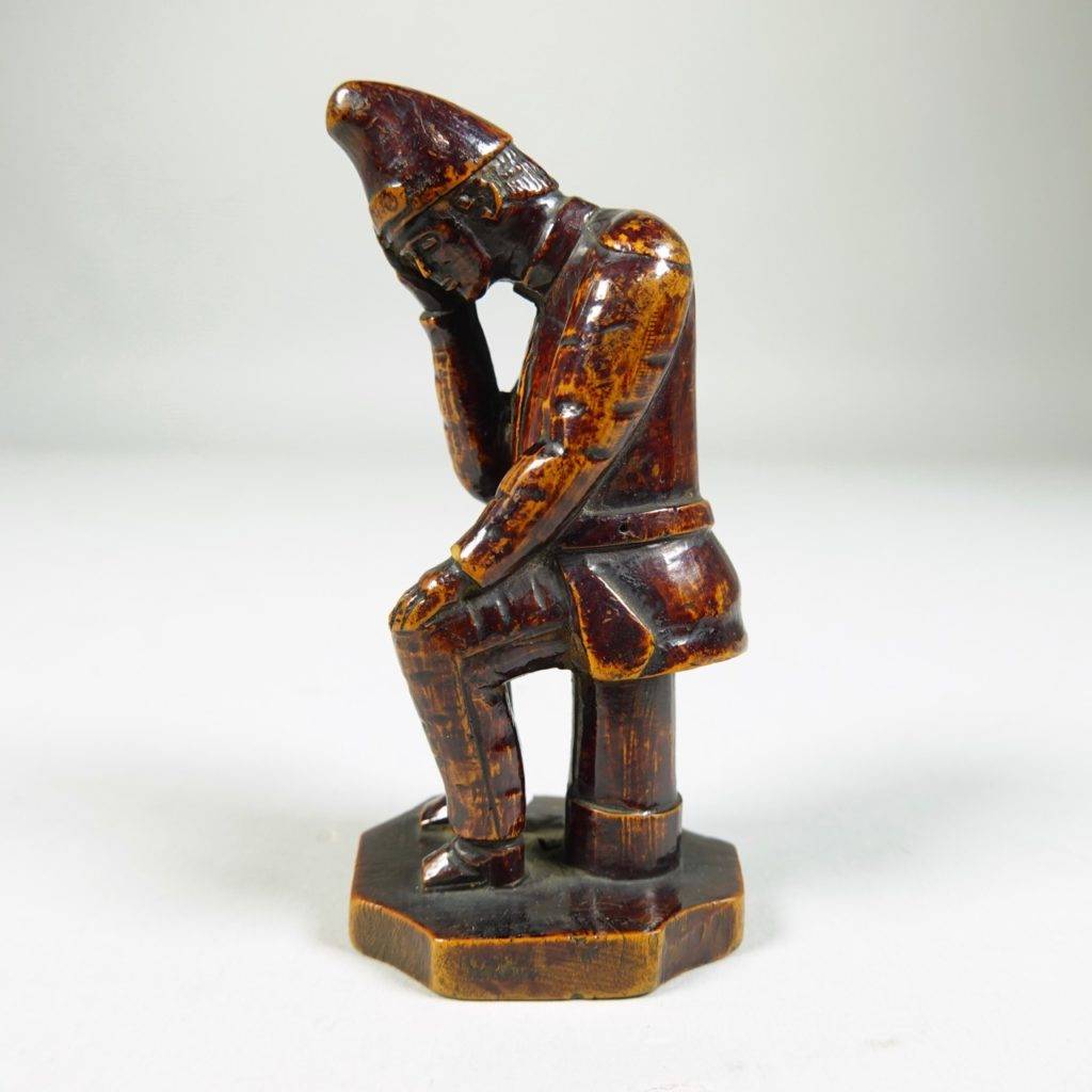 Figurine en bois sculpté Antiquités Bastian