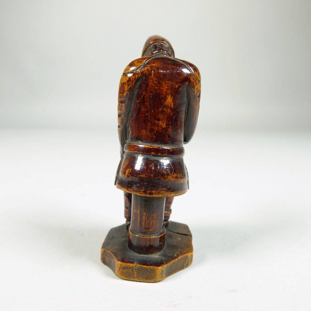 Figurine en bois sculpté Antiquités Bastian