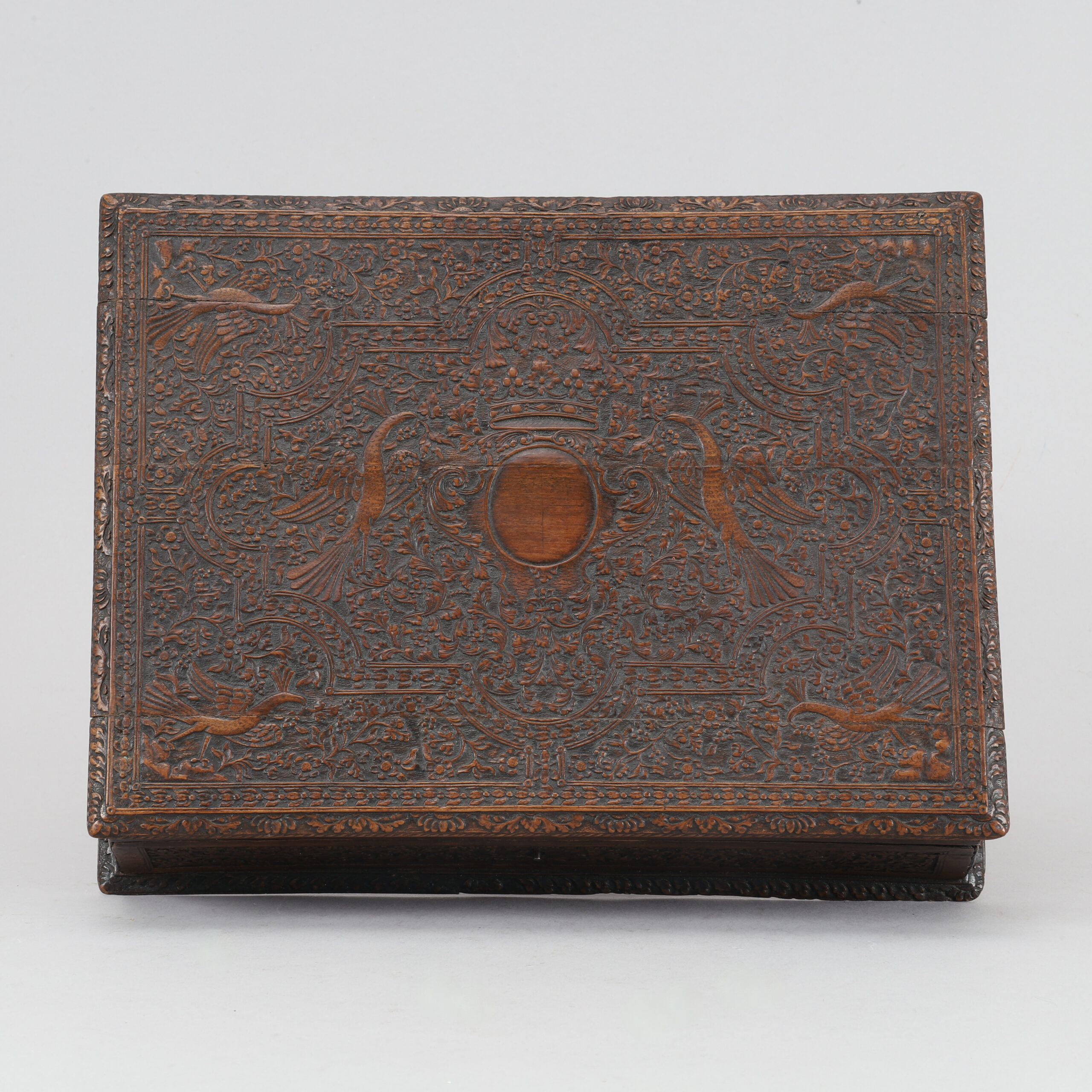 boite en bois sculpté Wooden box - Image 1