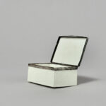 Soft-past porcelain box - Image 4