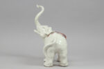 Eléphant à la trompe levée en porcelaine de Samson – Image 3