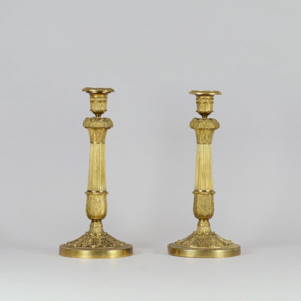 Paire de flambeaux en bronze doré