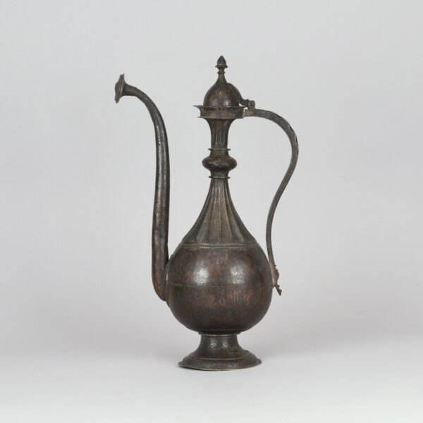 Aiguière perse en laiton