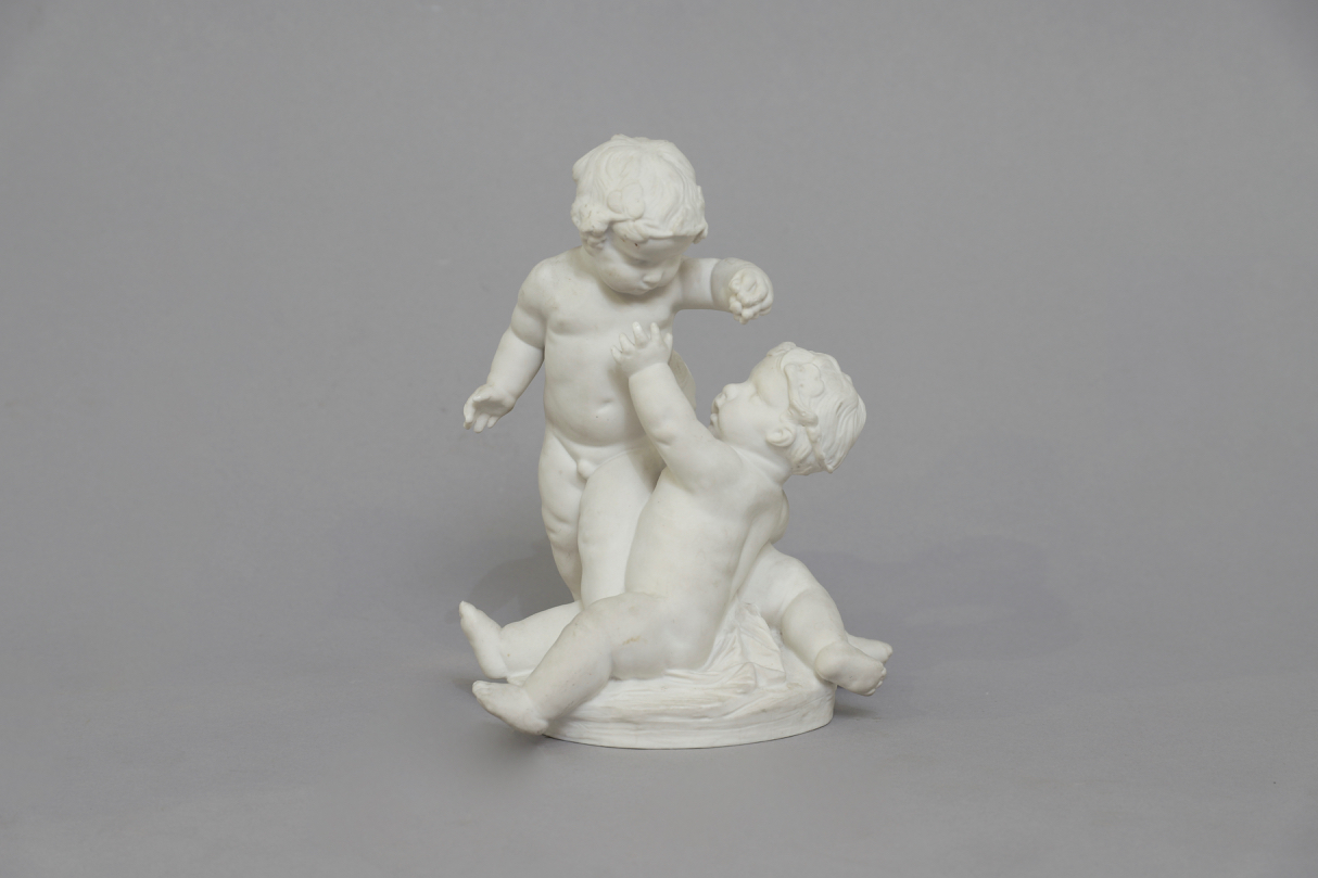 Putti en biscuit de céramique Biscuit en porcelaine de Sèvres – Image 1